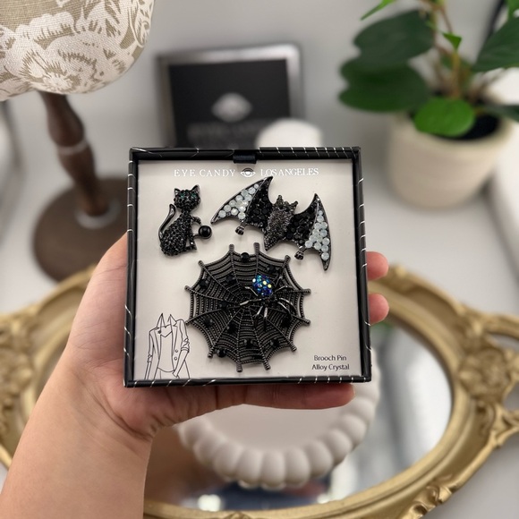 Gothic Brooch Set – Black Cat, Bat & Spider Web Crystal Pins - Picture 5 of 6